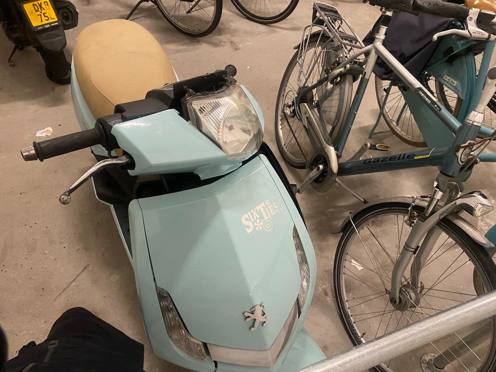 Peugeot Vivacity Sixties Scooter - Lichtblauw, Fietsen en Brommers, Brommeronderdelen | Scooters, Ophalen, Gebruikt