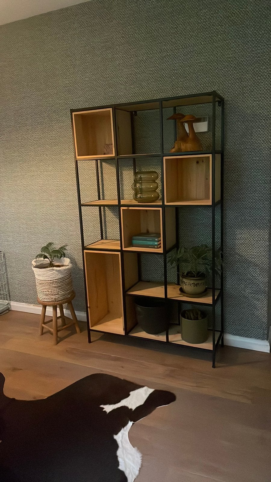 Kast vakkenkast zwart staal hout wandkast ZGAN, Ophalen, Zo goed als nieuw