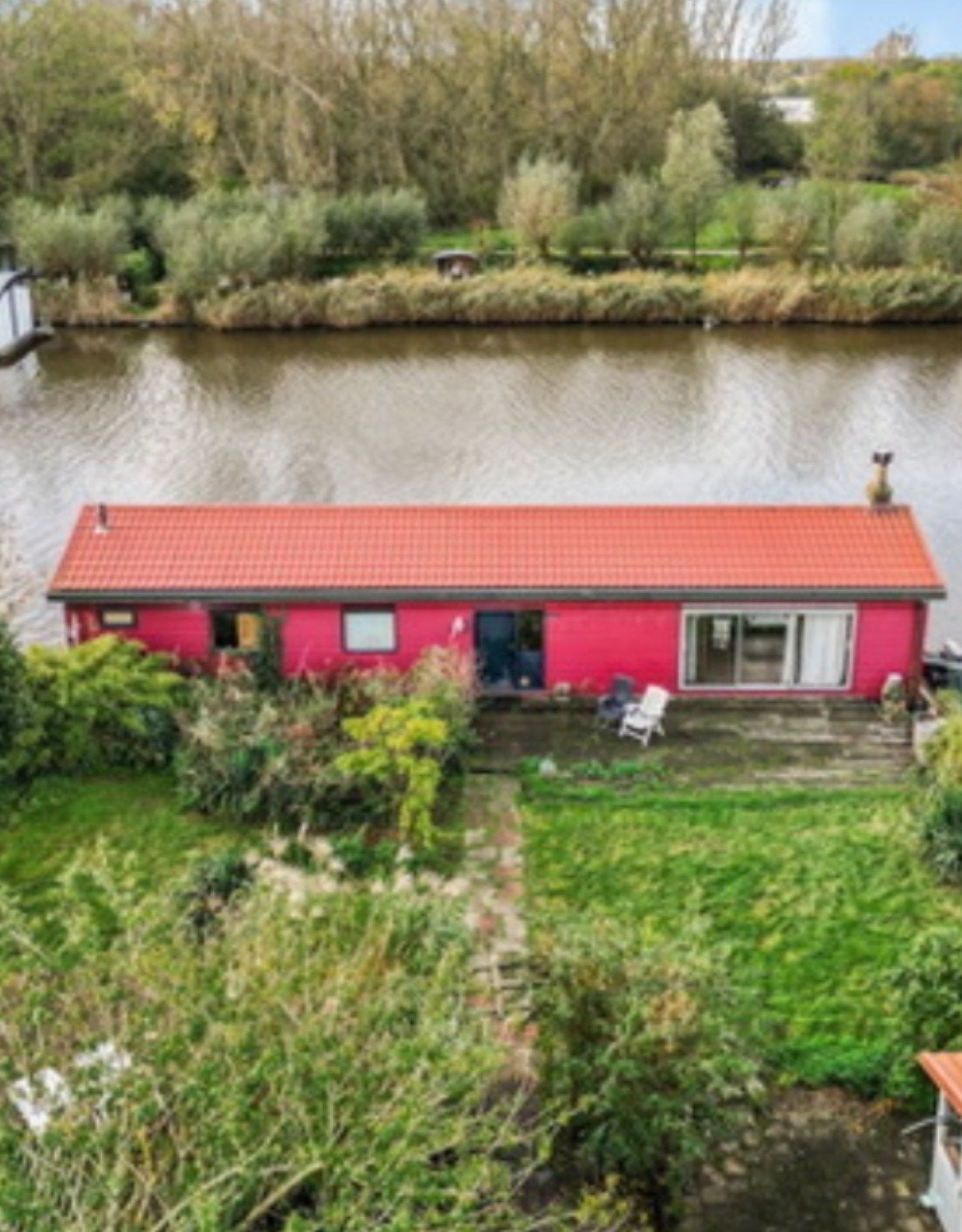 Ruime woonboot zonder ligplaats 17,5 x 4,5 m. Betonnen casco, 78 m², Noord-Holland, 2 kamers, Verkoop zonder makelaar