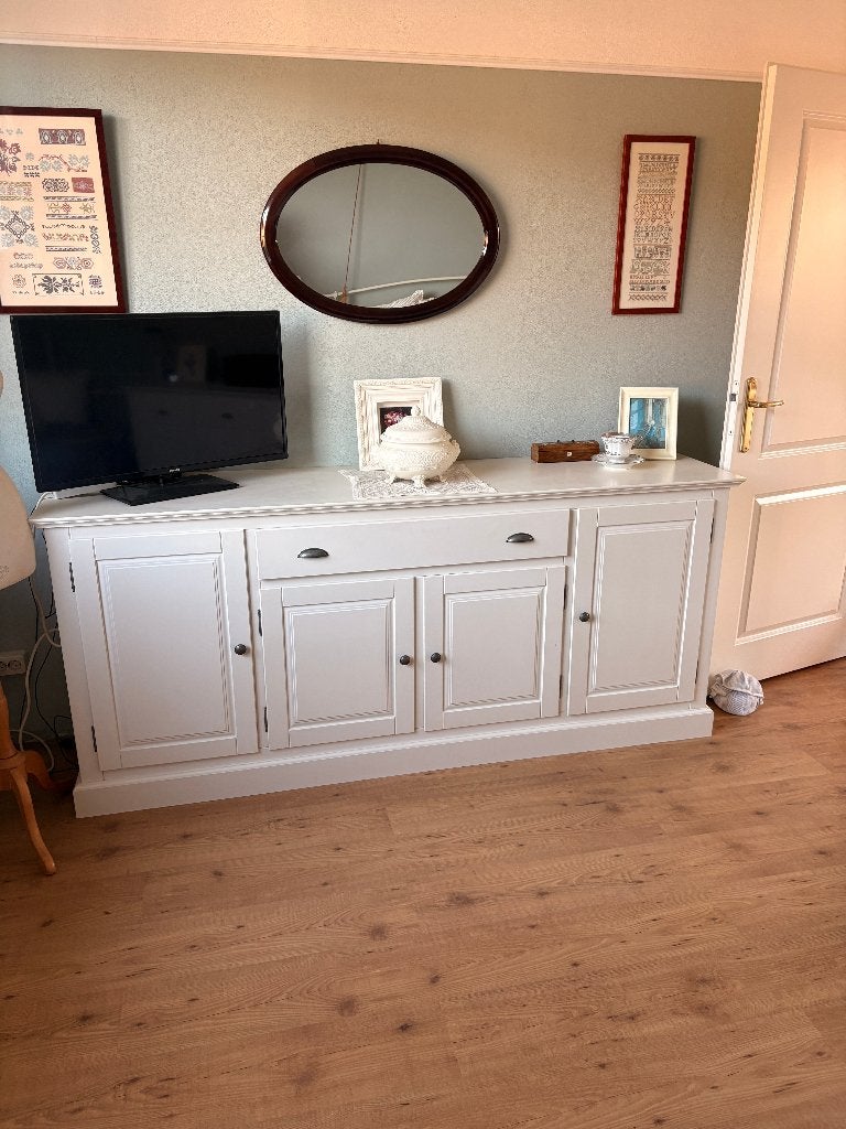 Witte landelijke dressoirkast / commode (1 van 2), Huis en Inrichting, Ophalen, Gebruikt, Grenenhout, 25 tot 50 cm