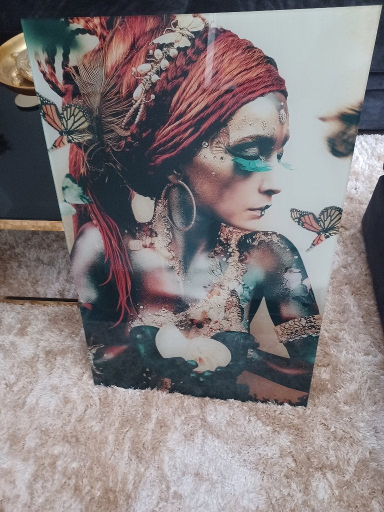 Woman with Butterflies op plexiglas, Ophalen of Verzenden, Zo goed als nieuw, Schilderij, Minder dan 50 cm