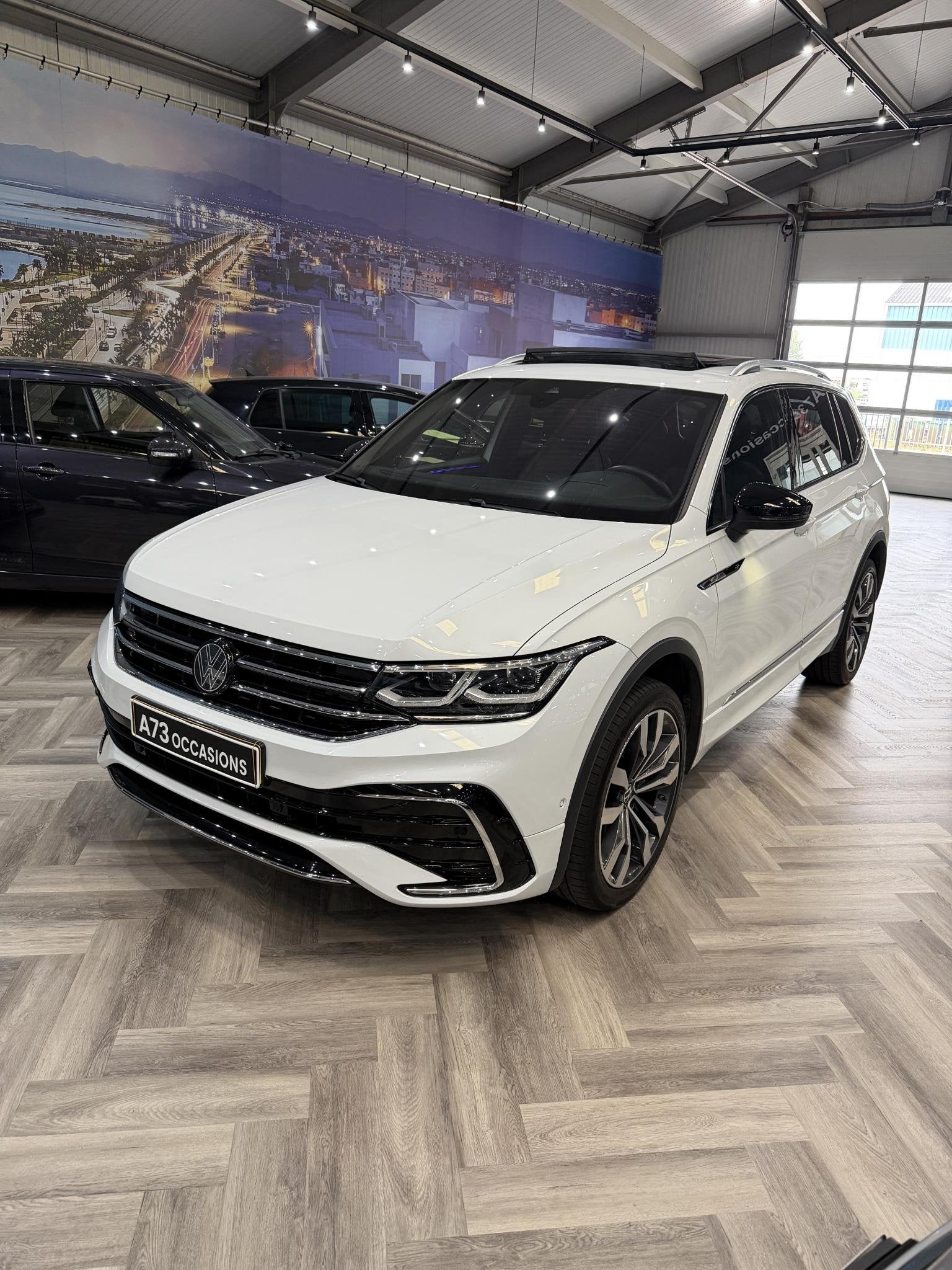 Volkswagen Tiguan 2.0 TSI 4Motion Rline NAVI/ELEKTRISCHE STO, Automaat, Dealer onderhouden, Gebruikt, Euro 6
