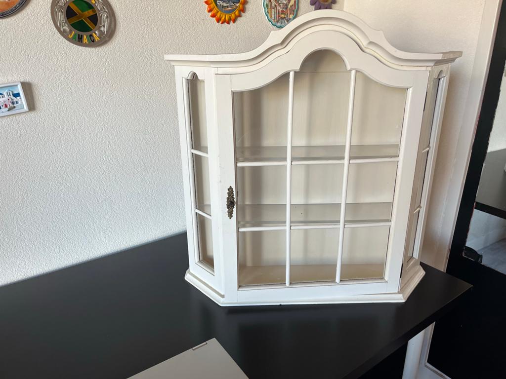 Charmante witte vitrinekast - Perfect voor decoratie, Ophalen, Zo goed als nieuw, 25 tot 50 cm, 50 tot 100 cm