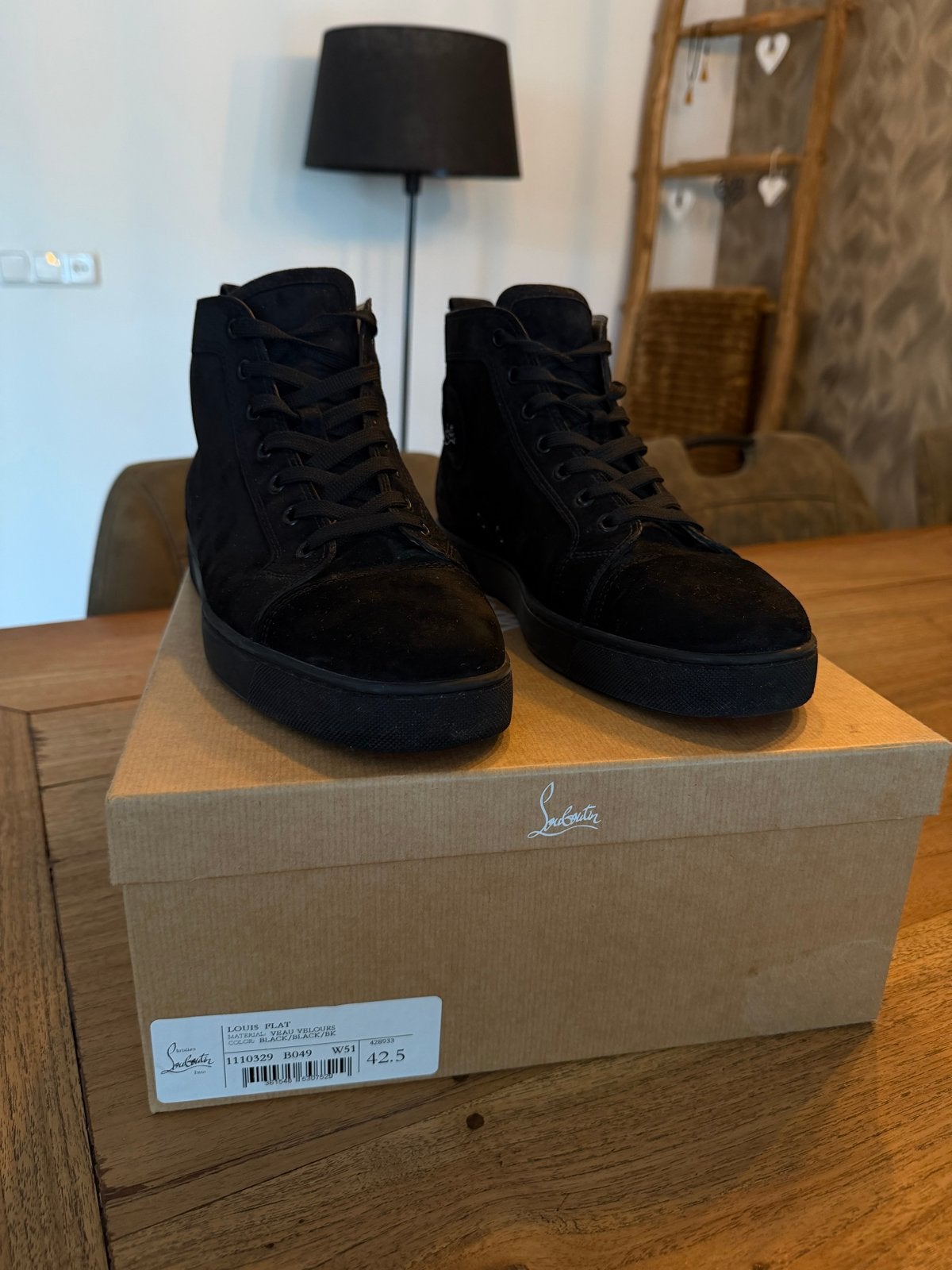 Christian Louboutin Suède Sneakers, Ophalen of Verzenden, Zo goed als nieuw, Zwart, Sneakers of Gympen