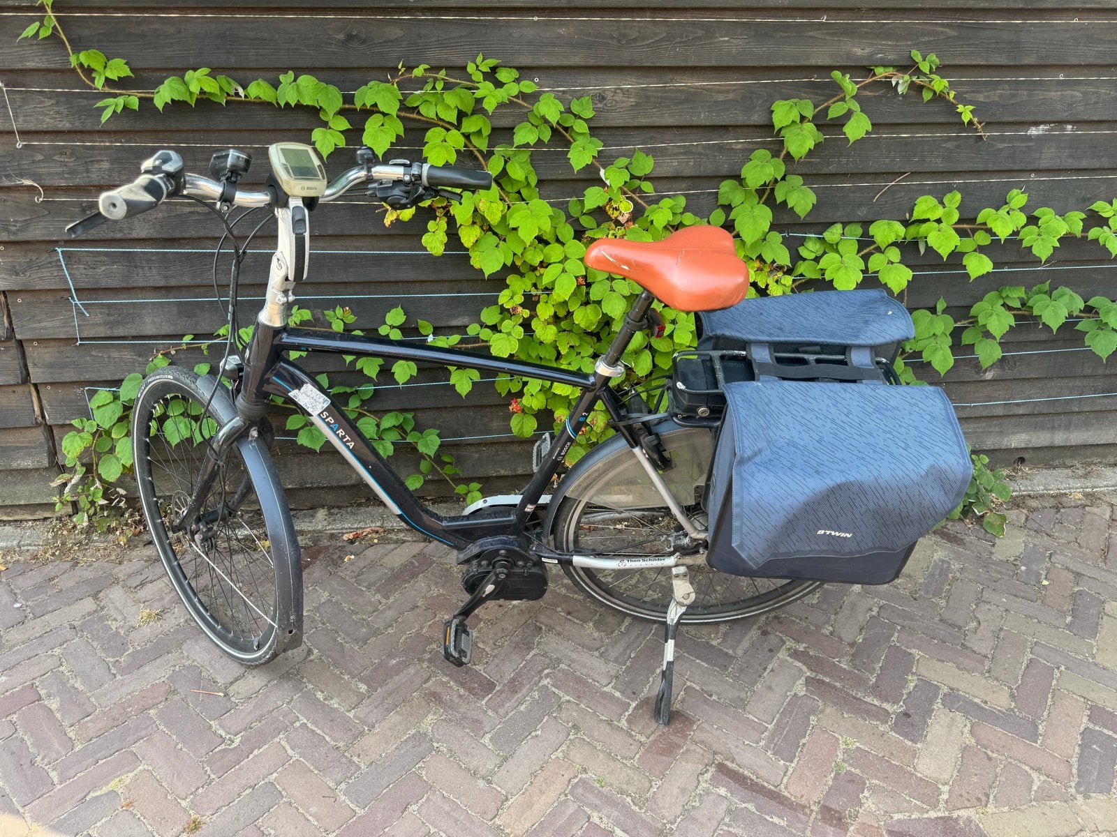 Elektrische fiets (Bosch) met hoog frame en fietstassen, 59 cm of meer, Ophalen, Gebruikt, Sparta