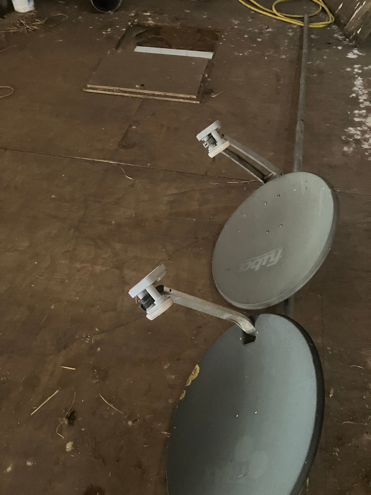 Fuba/triax schotelantennes (2 stuks) met LNB's, Ophalen, Gebruikt, (Schotel)antenne, Overige merken