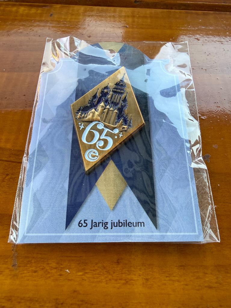 Efteling pin - 65 jaar, Ophalen of Verzenden, Nieuw, Button of Speldje