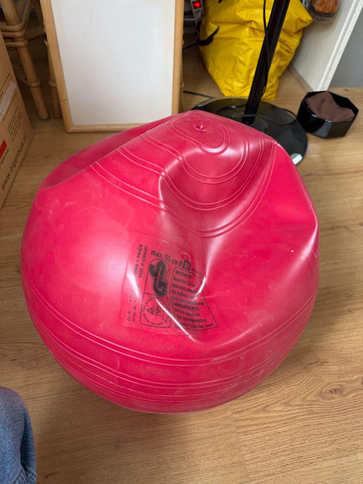 TOGU Yoga Bal 55cm - Rood, Vrij Stug, Ophalen, Gebruikt, Yoga-accessoire