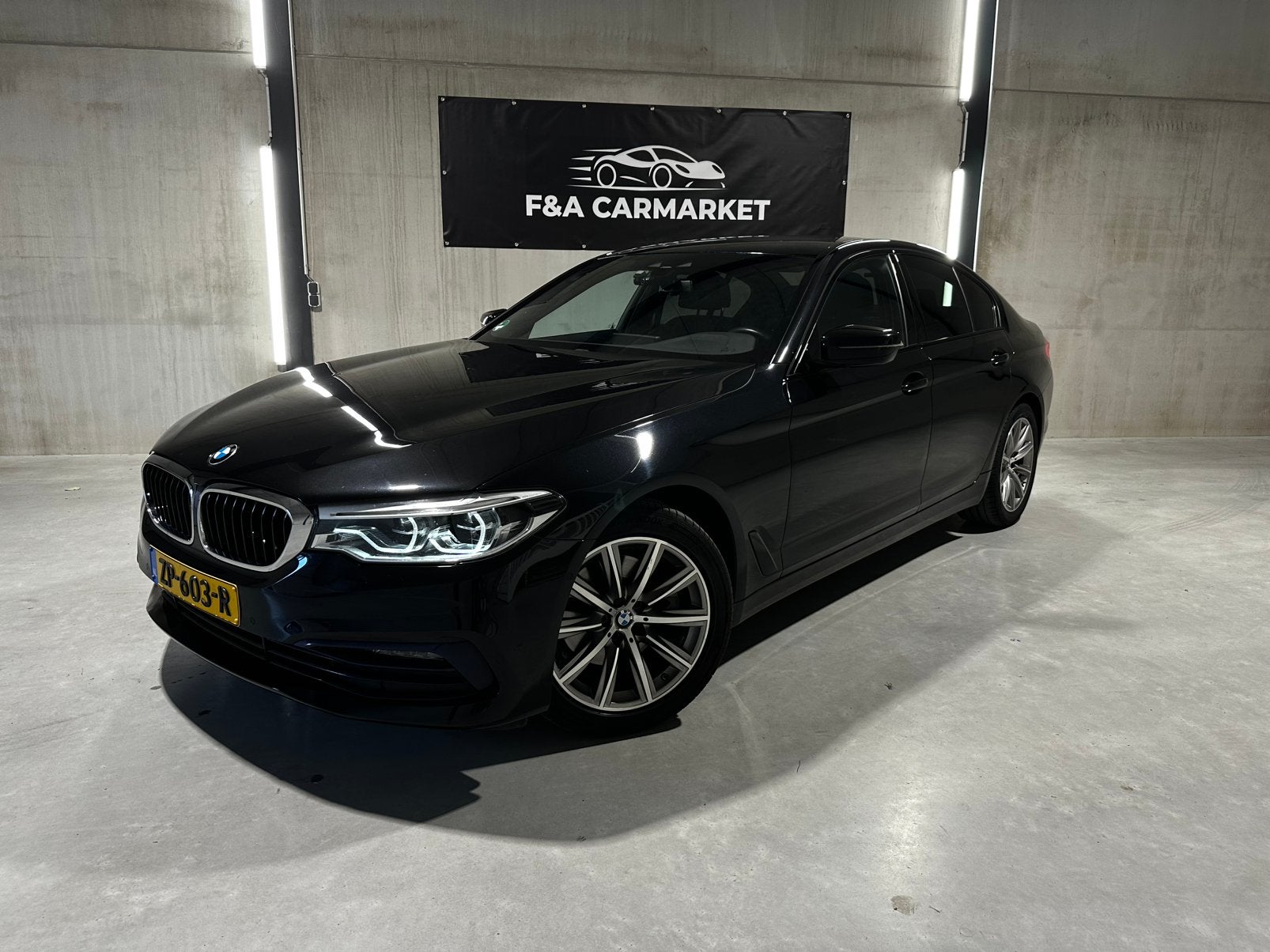 BMW 5-Serie 520i SportLine | 6 mnd Garantie | Harman Kardon, 1998 cc, Achterwielaandrijving, 4 cilinders, 2000 kg