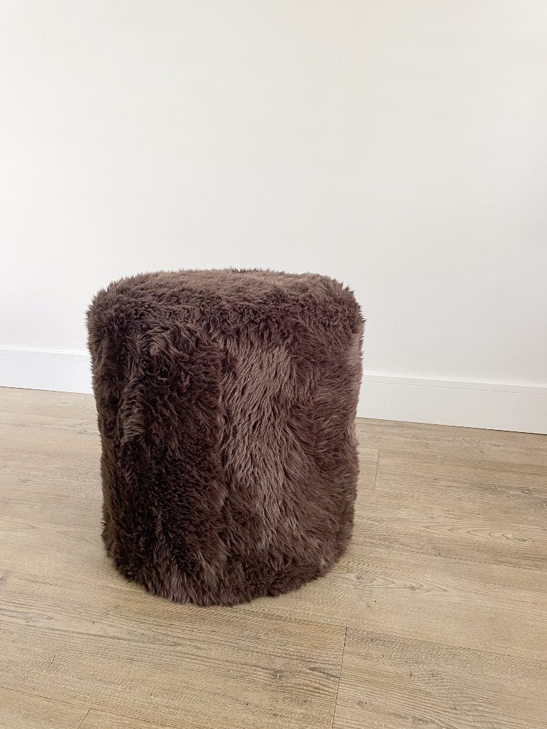 Poef | herstoffeerd | nieuwstaat | donkerbruine faux fur, Ophalen, Minder dan 50 cm, Bohemian, japandi, retro, vintage, modern, hotel chique