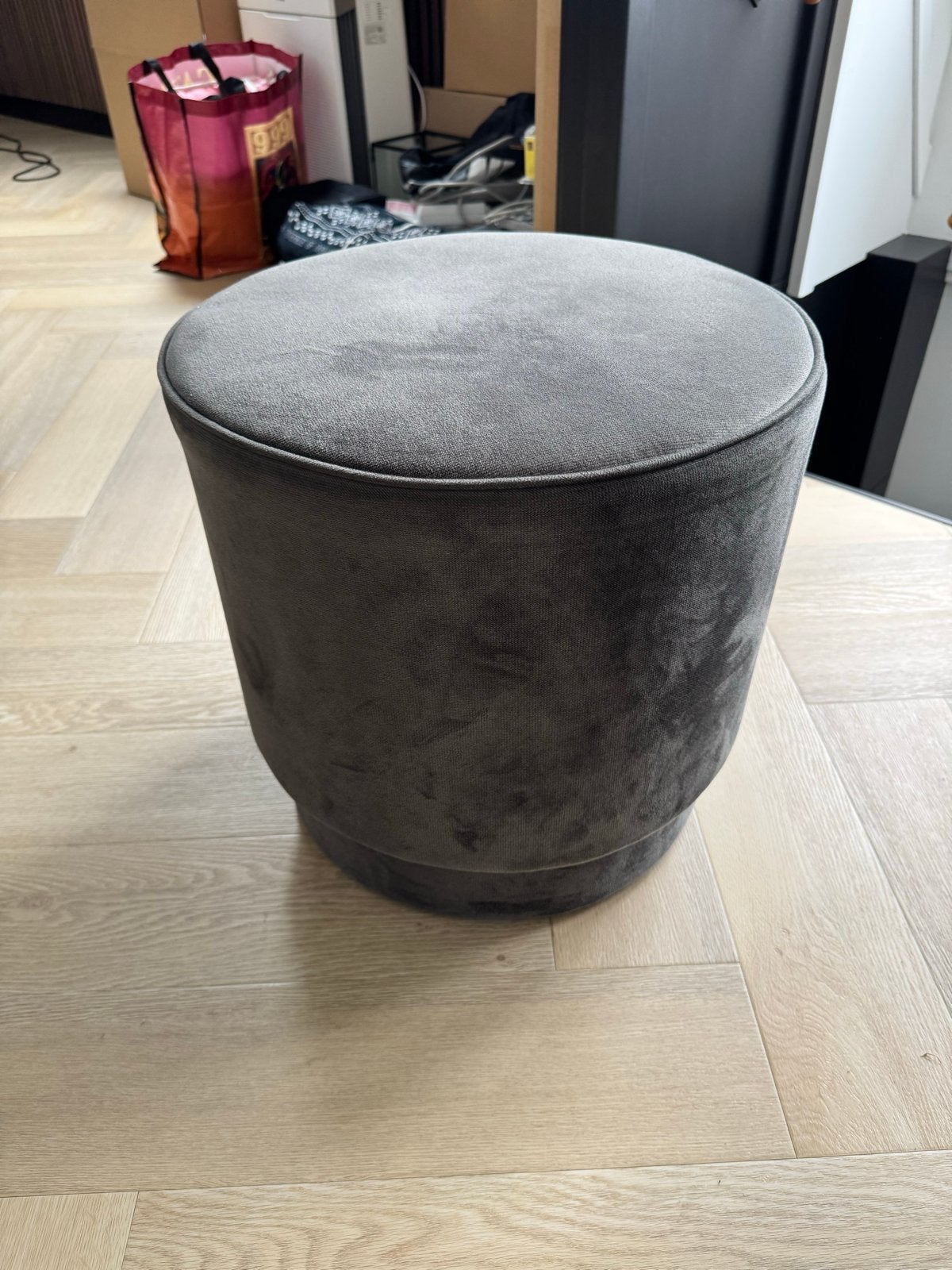 Poef Kristy velvet antraciet 44cm, Minder dan 50 cm, Rond, Ophalen of Verzenden, Zo goed als nieuw