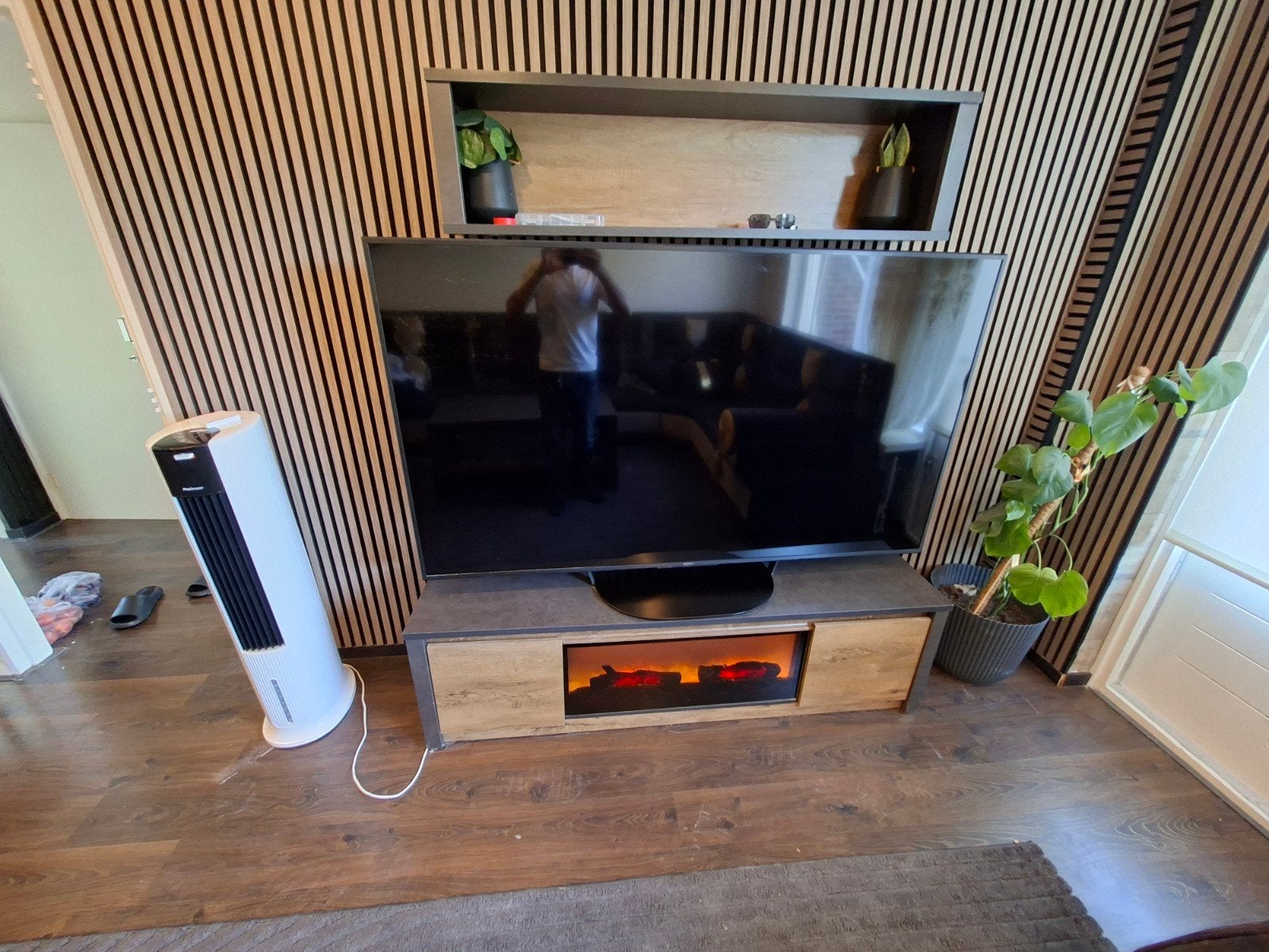 Modern TV-meubel met elektrische haard, 100 tot 150 cm, Ophalen of Verzenden, Zo goed als nieuw, Minder dan 100 cm