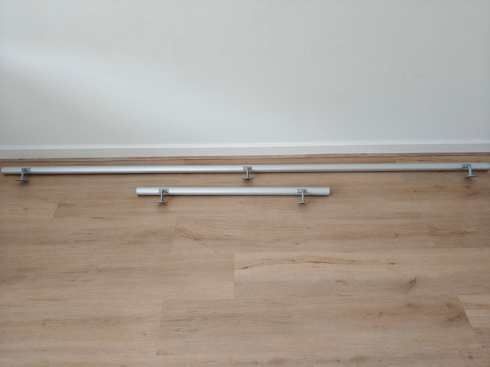 Set van 2 aluminium trapleuningen met houders, Doe-het-zelf en Verbouw, Ophalen, Gebruikt, Trap, Minder dan 2 meter