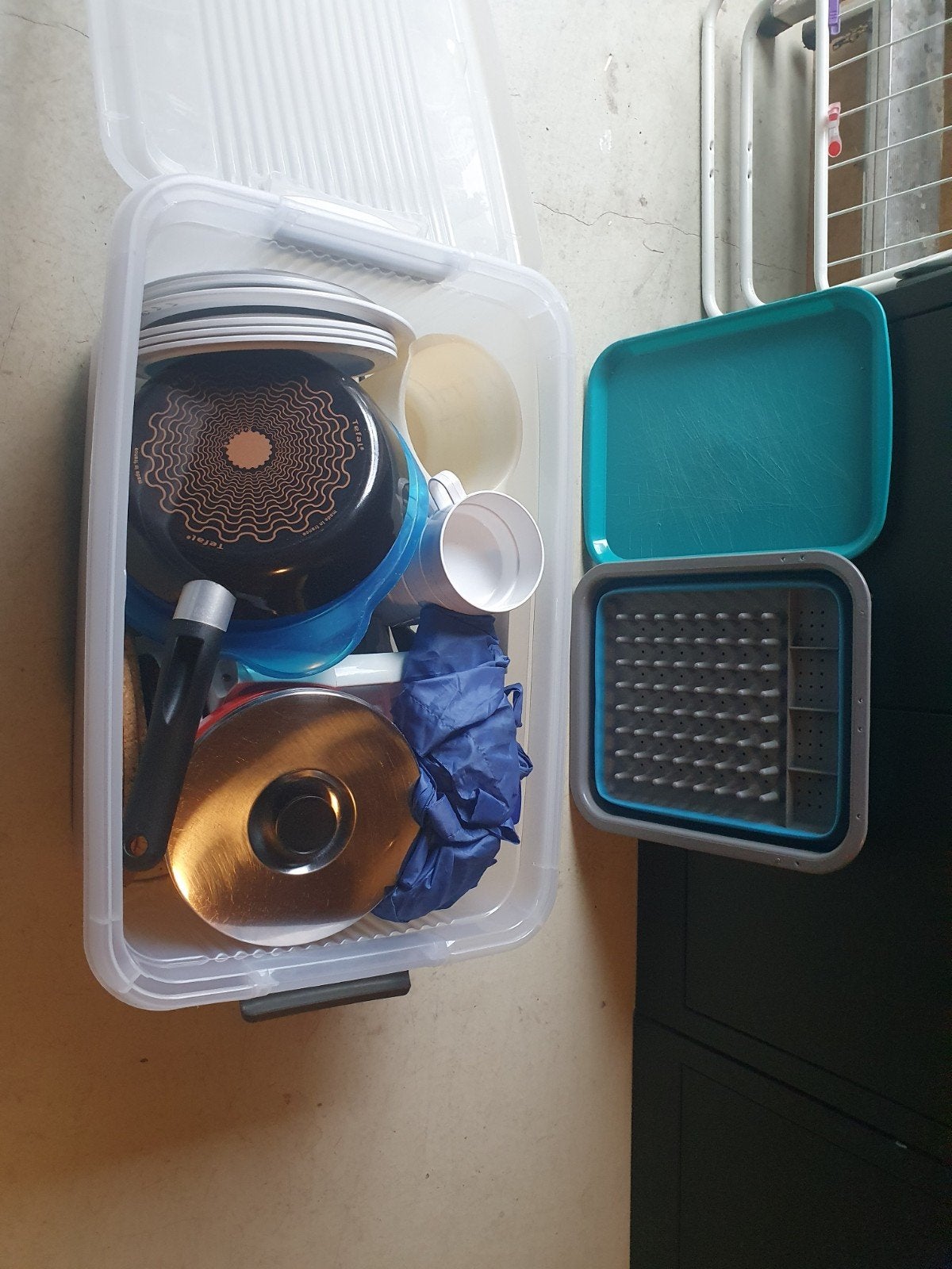 Kampeer kookset en servies in opbergbox, Ophalen, Gebruikt