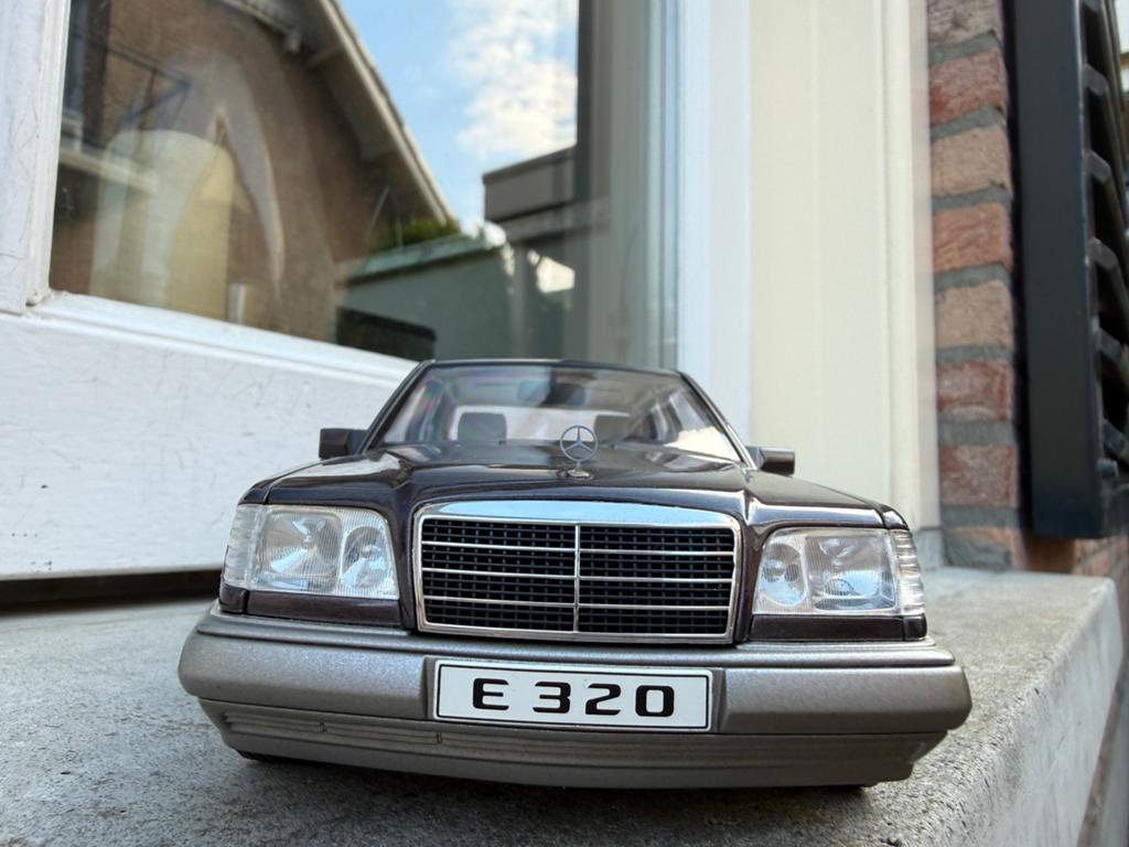 1:18 Mercedes W124 E-Klasse E320 Bornit 1995 Autoart 76272, Hobby en Vrije tijd, Modelauto's | 1:18, Auto, Autoart, Ophalen of Verzenden
