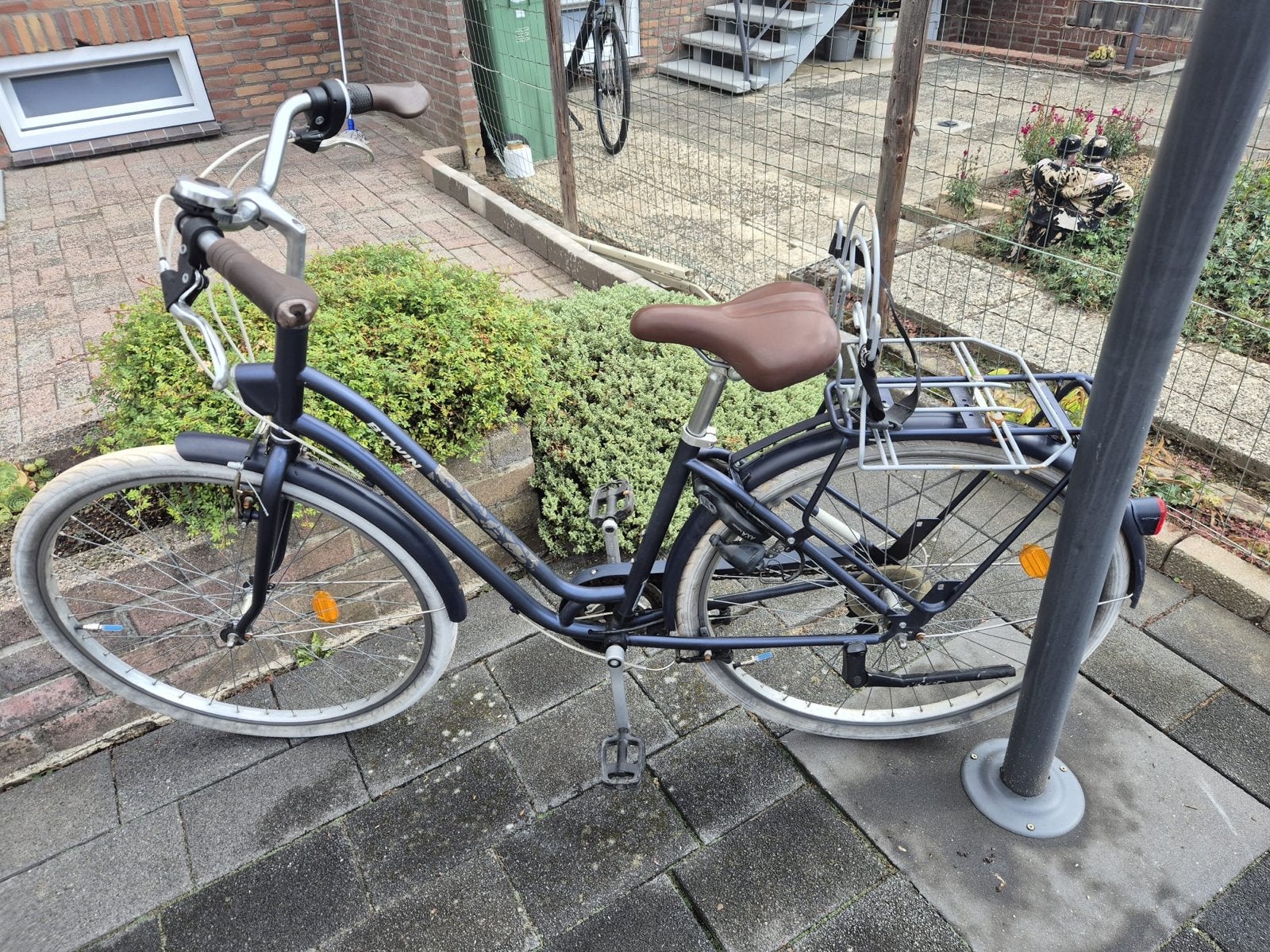Kwalitatieve fiets met 6 versnellingen en goed zadel, Fietsen en Brommers, Fietsen | Dames | Damesfietsen, Gebruikt, Velgrem, Versnellingen