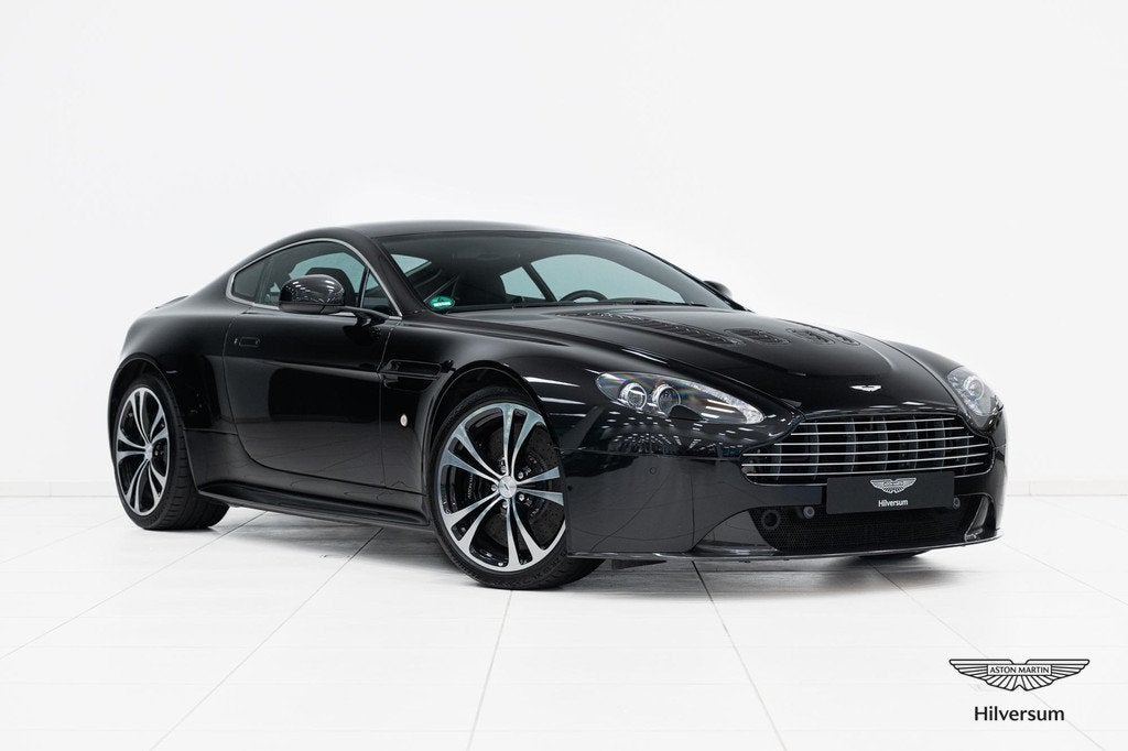 Aston Martin V12 Vantage | Manual | Carbon Black Edition | I, Auto's, Aston Martin, Bedrijf, Te koop, V12 Vantage, ABS, Airbags
