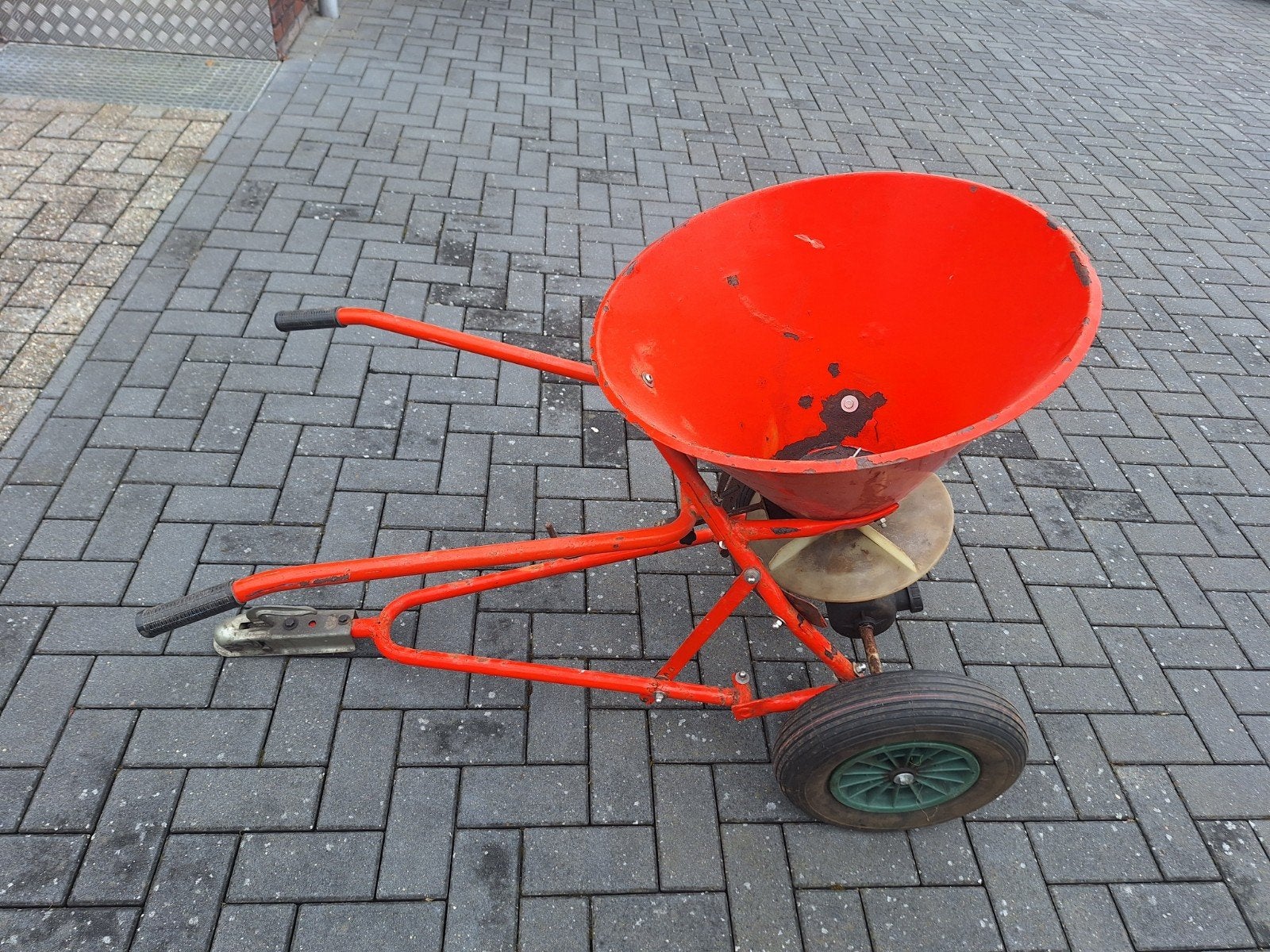 stikstofzaaier voor bijvoorbeeld achter de tuintrekker, Ophalen