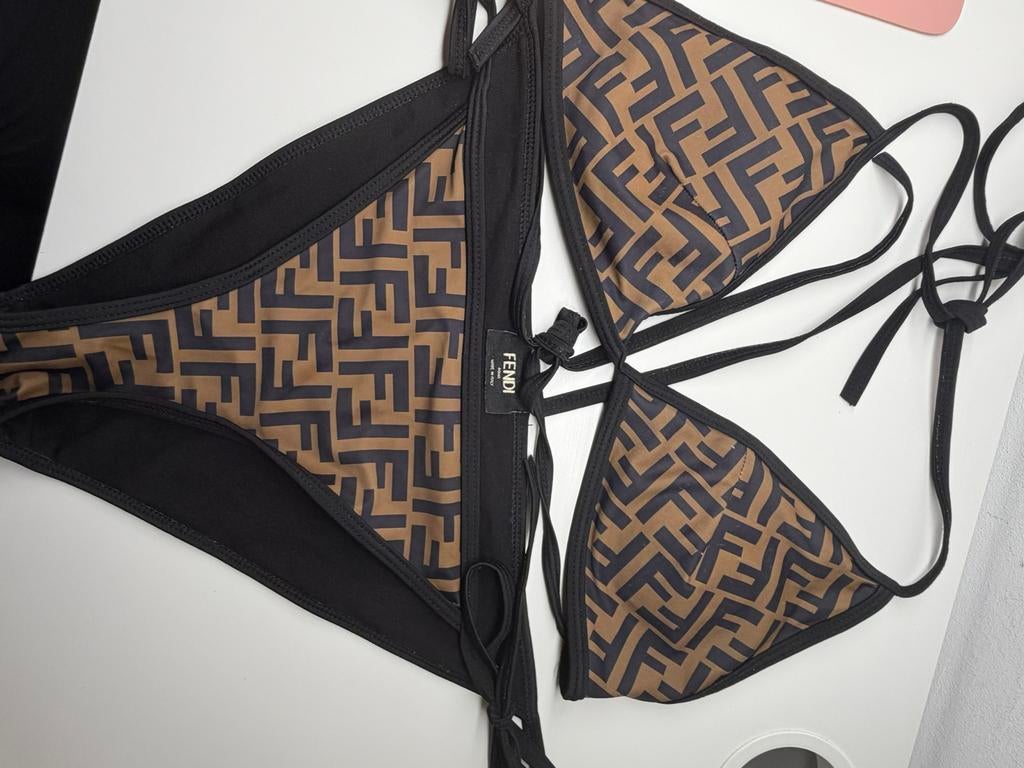 Prachtige bikini en slip van Fendi Nieuw, Kleding | Dames, Badmode en Zwemkleding, Ophalen of Verzenden, Nieuw, Bikini