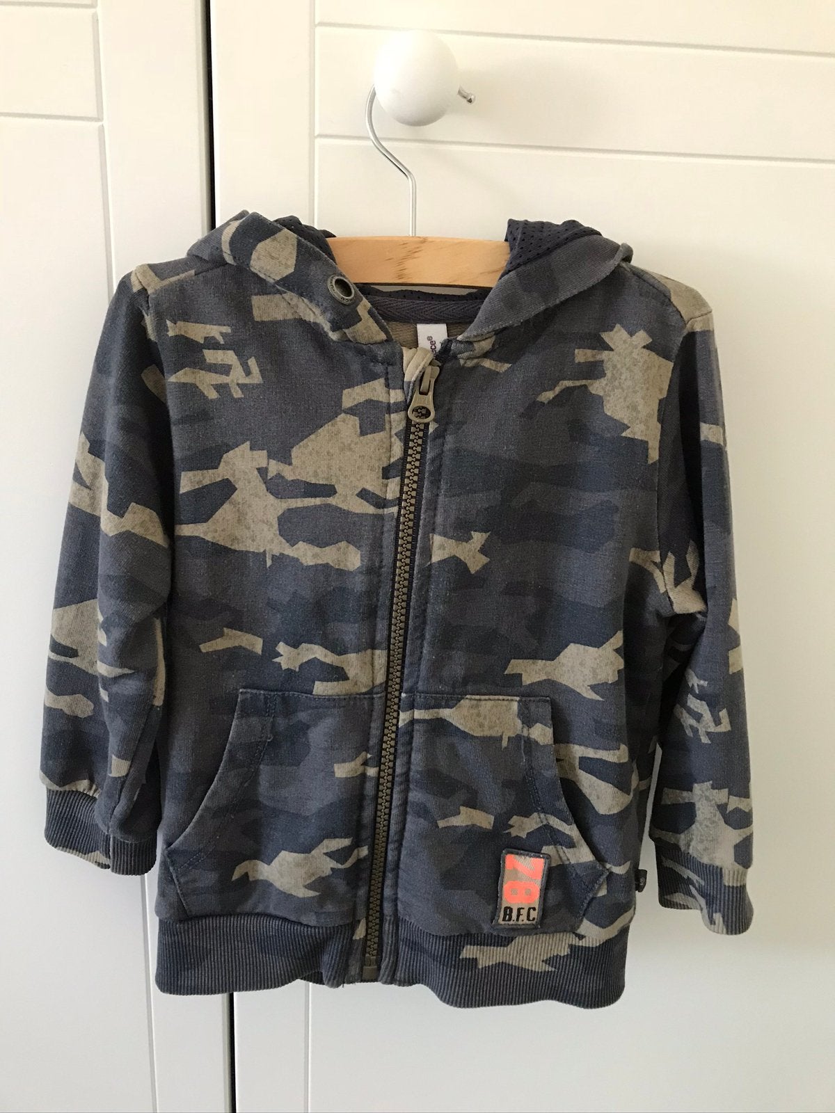 Jongens hoodie vestje / vest camouflage print Babyface mt 86, Ophalen of Verzenden, Zo goed als nieuw, Jongetje, Truitje of Vestje