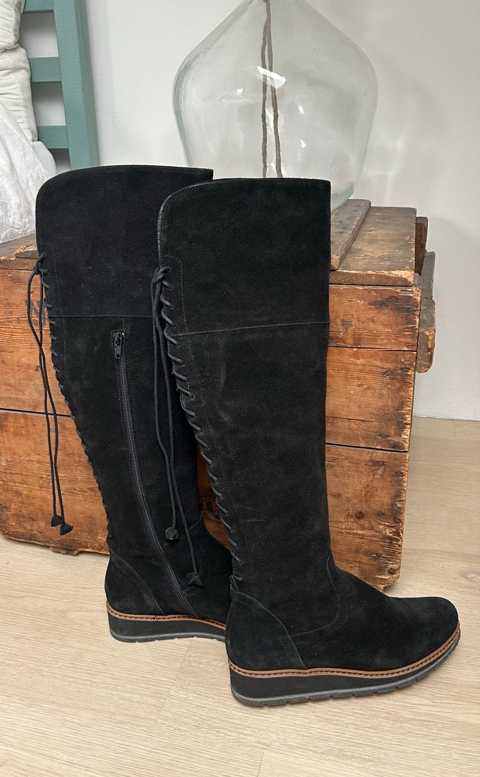 Zwarte suède overknee laarzen met veters, Kleding | Dames, Schoenen, Hoge laarzen, Zwart, Ophalen of Verzenden, Zo goed als nieuw
