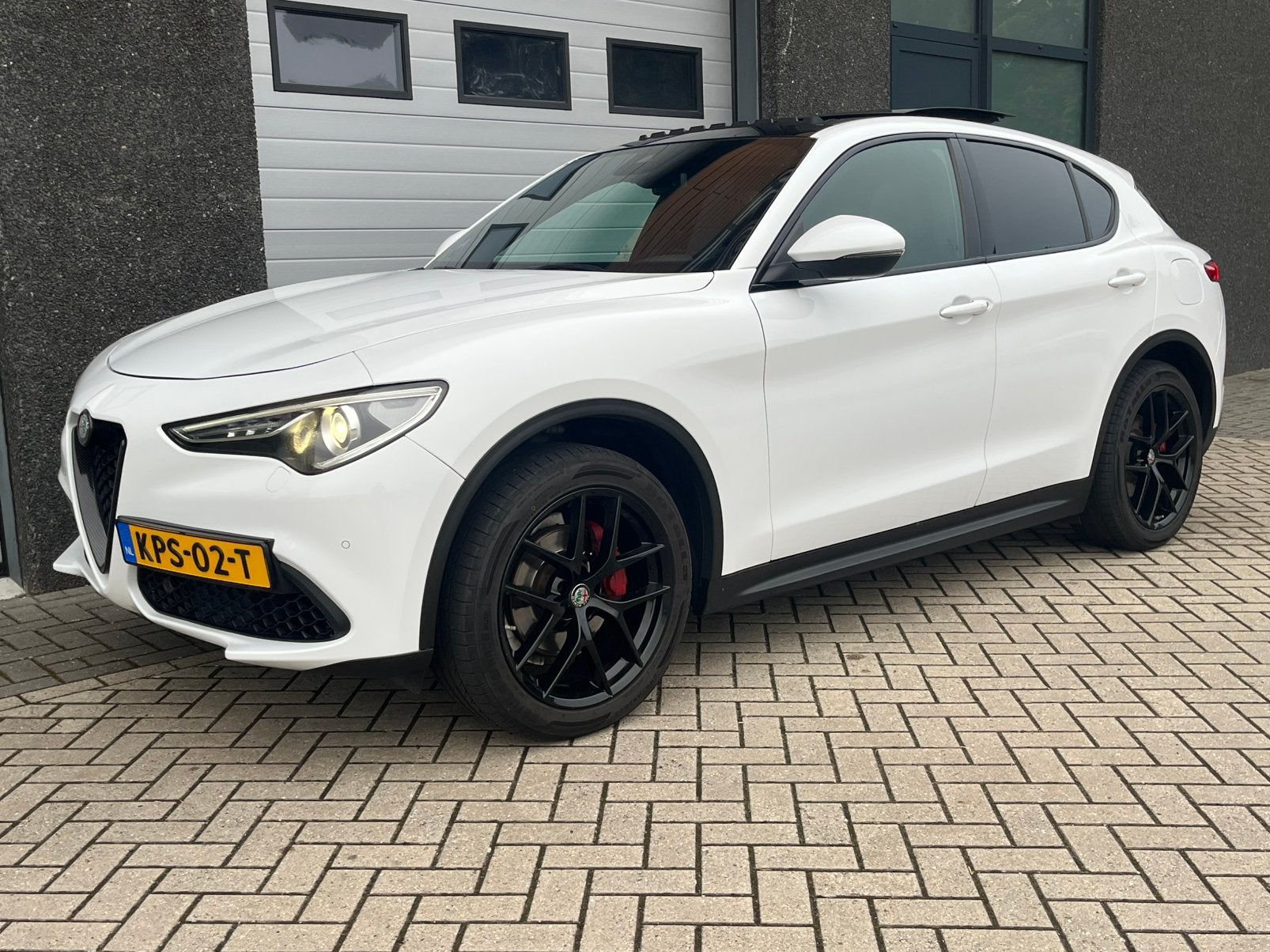 Alfa Romeo Stelvio 2.0 T 280pk ACC Pano H&K Keyless Trekhaak, Automaat, 1995 cc, Euro 6, 4 cilinders