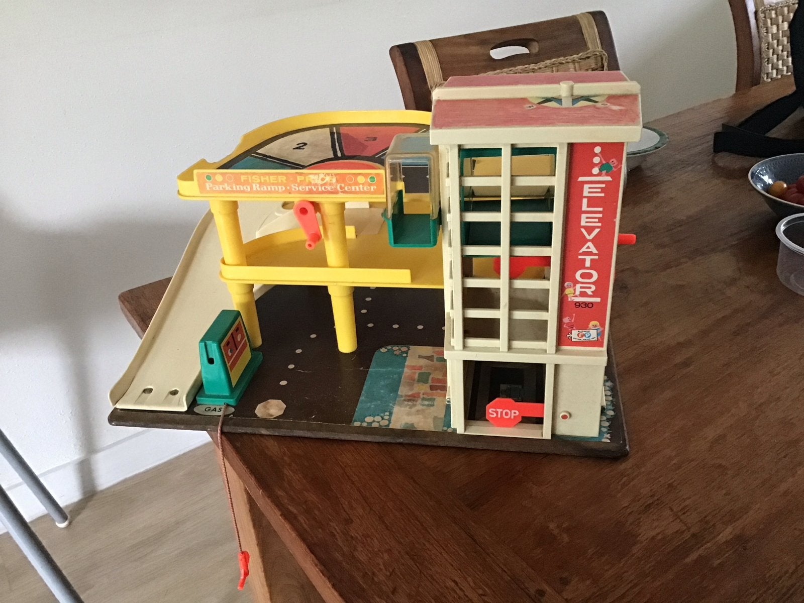 Vintage Fisher-Price Parkeergarage met Lift, Kinderen en Baby's, Speelgoed | Fisher-Price, Ophalen, Gebruikt, Speelset