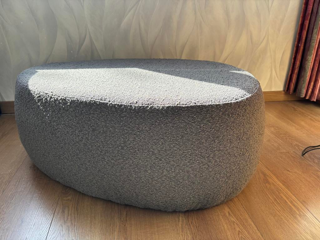 Grote ovale poef - Donkergrijs bouclé stof - XXL formaat, Ophalen, 50 tot 75 cm, Zo goed als nieuw, Stof
