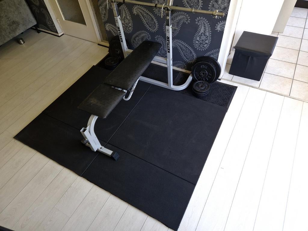 Kettler halterbank  met 120 kilo en sport vloer, Sport en Fitness, Fitnessapparatuur, Ophalen, Zo goed als nieuw, Krachtstation