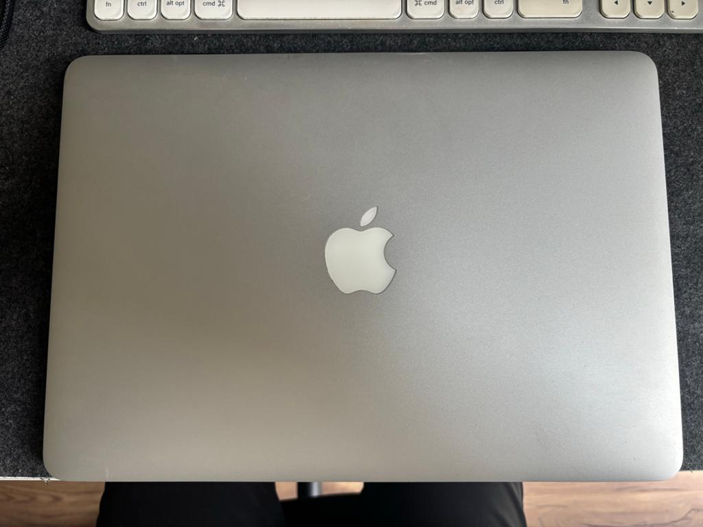 MacBook Air (13-inch, Mid 2011) - 4GB RAM, 1.7 GHz i5 - €90, Qwerty, 13 inch, Minder dan 2 Ghz, Ophalen of Verzenden
