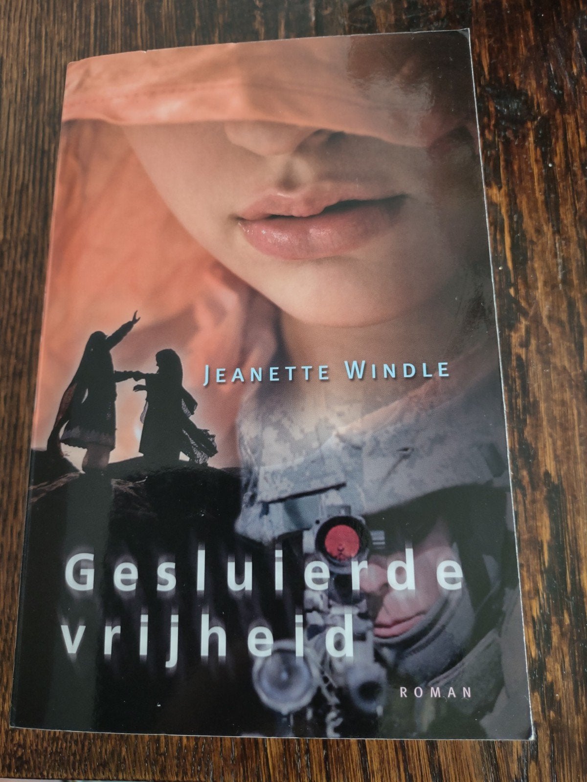 Roman Gesluierde vrijheid van Jeanette Windle, Ophalen of Verzenden, Zo goed als nieuw, Jeanette Windle, Nederland