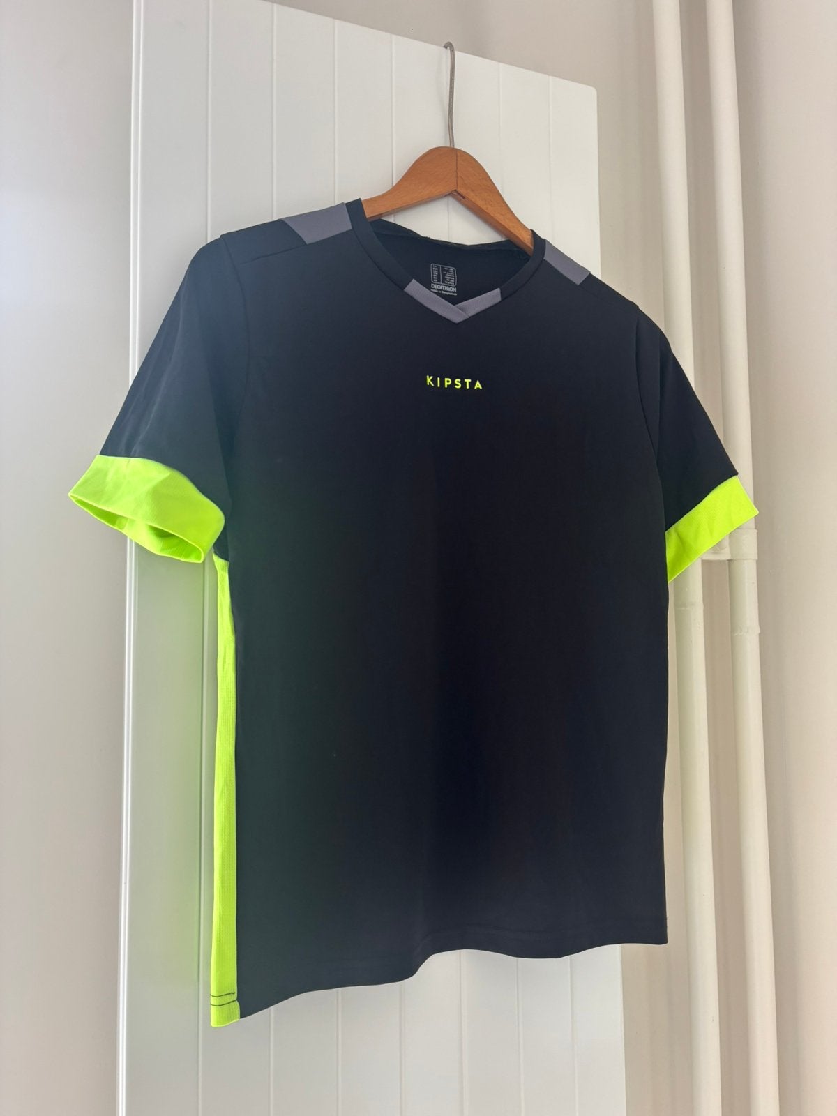 sportshirt zwart neon Kipsta maat 14 jaar gym voetbal tshirt, Kinderen en Baby's, Kinderkleding | Maat 158, Ophalen of Verzenden