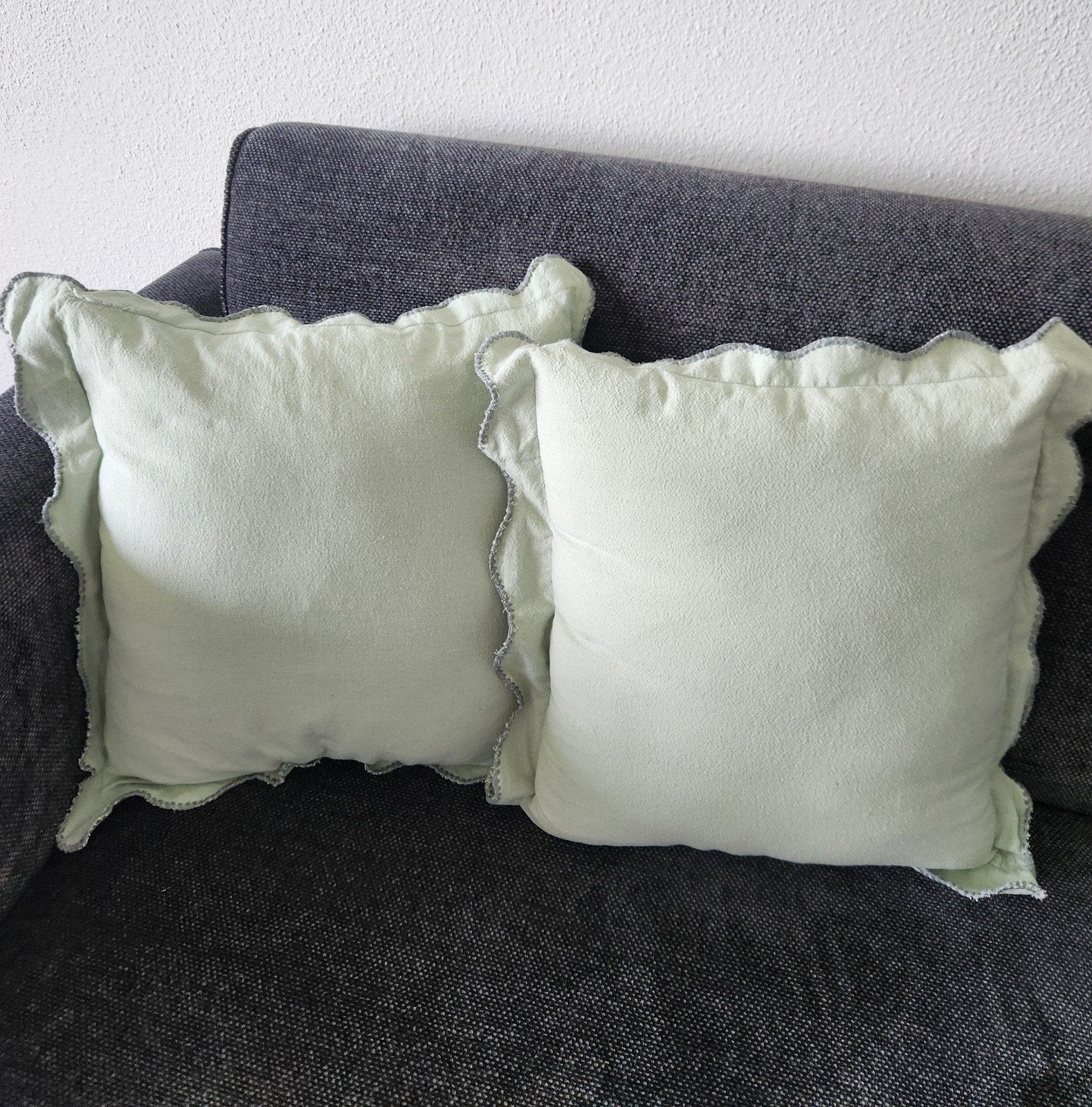2 decoratieve sierkussens merk action, met vulling 45X45,, Overige merken, Vierkant, Ophalen of Verzenden, Zo goed als nieuw