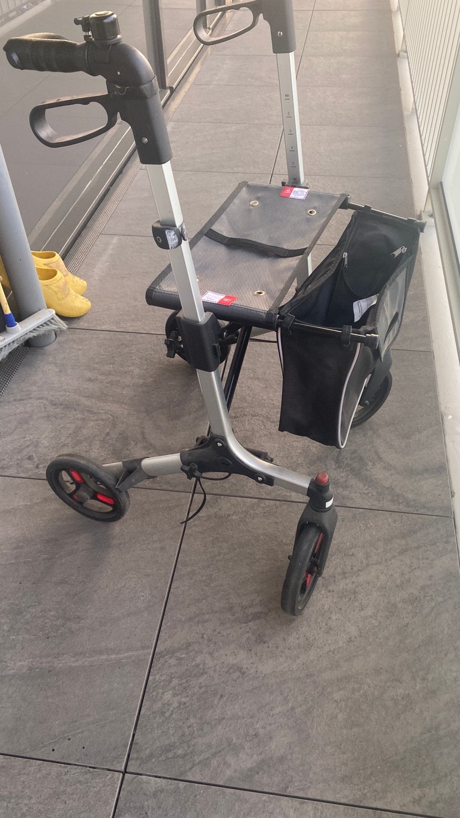 Rollator lichtgewicht, Ophalen, Opvouwbaar, Zo goed als nieuw