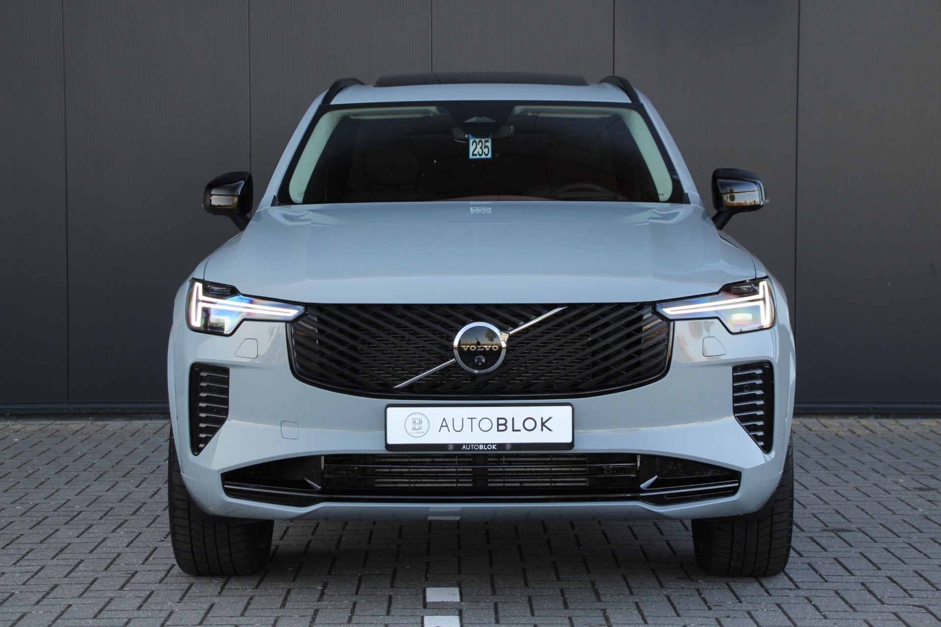 Volvo XC90 2.0 T8 Plug-in hybrid AWD Ultra Dark | Panoramada, Auto's, Dealer onderhouden, 1969 cc, 7 stoelen, Bedrijf