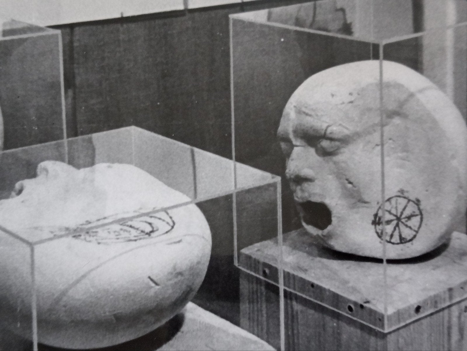 Jan van Leeuwen 'Hoofden' foto Galerie Guido de Spa, Ophalen of Verzenden