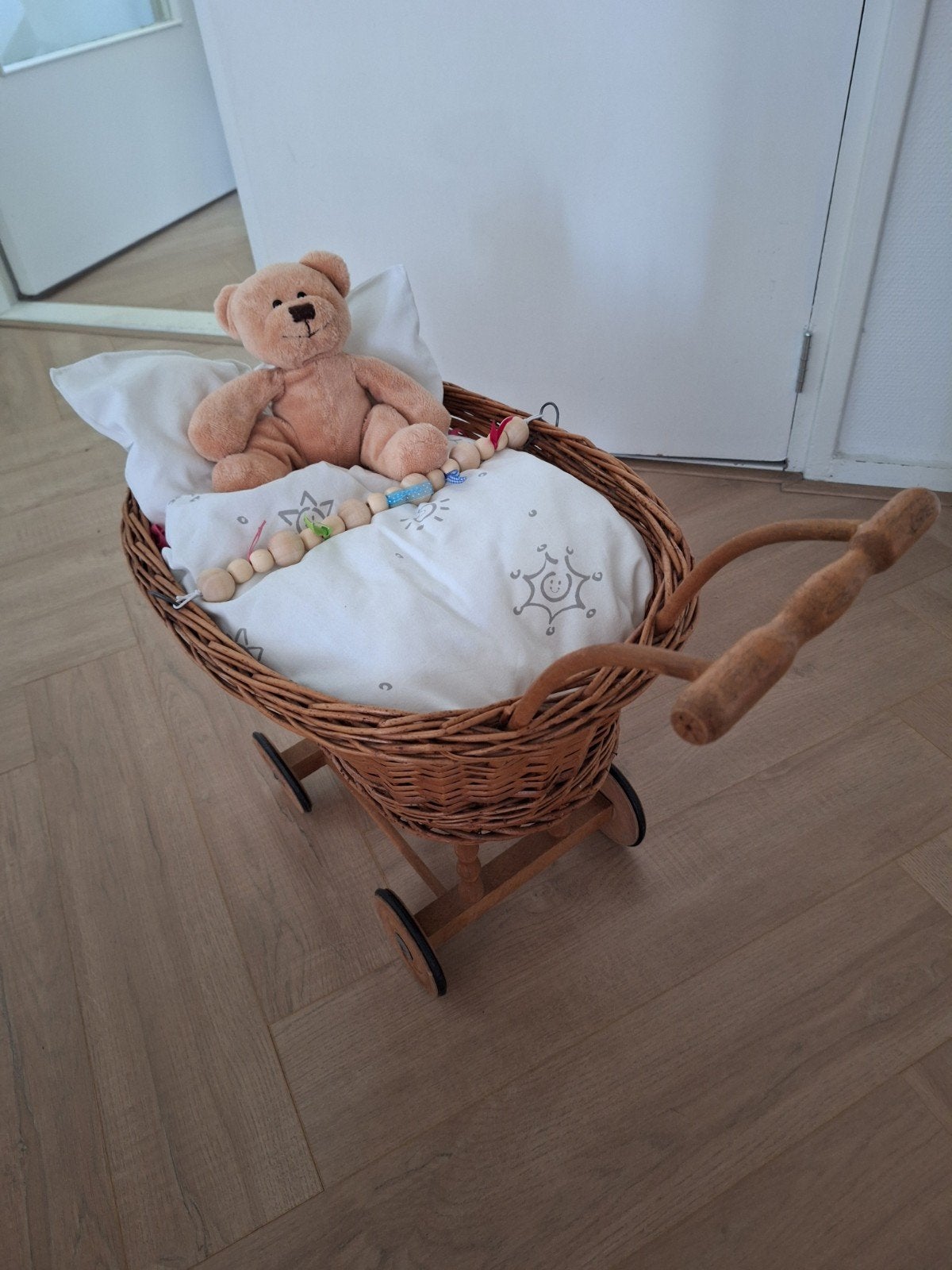 Vintage rieten poppenwagen met teddybeer, Ophalen, Gebruikt, Overige typen