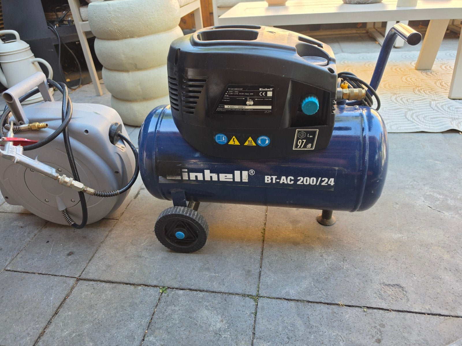 Einhell BT-AC 200/24 compressor met luchtslanghaspel, Ophalen, Gebruikt, 6 tot 10 bar, Minder dan 200 liter/min