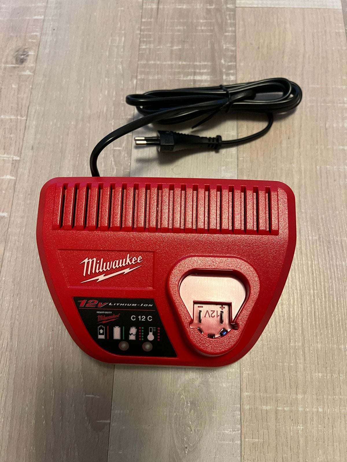 Milwaukee C12 C Acculader 12V Li-Ion, Verzenden, Nieuw, Minder dan 400 watt, Overige typen