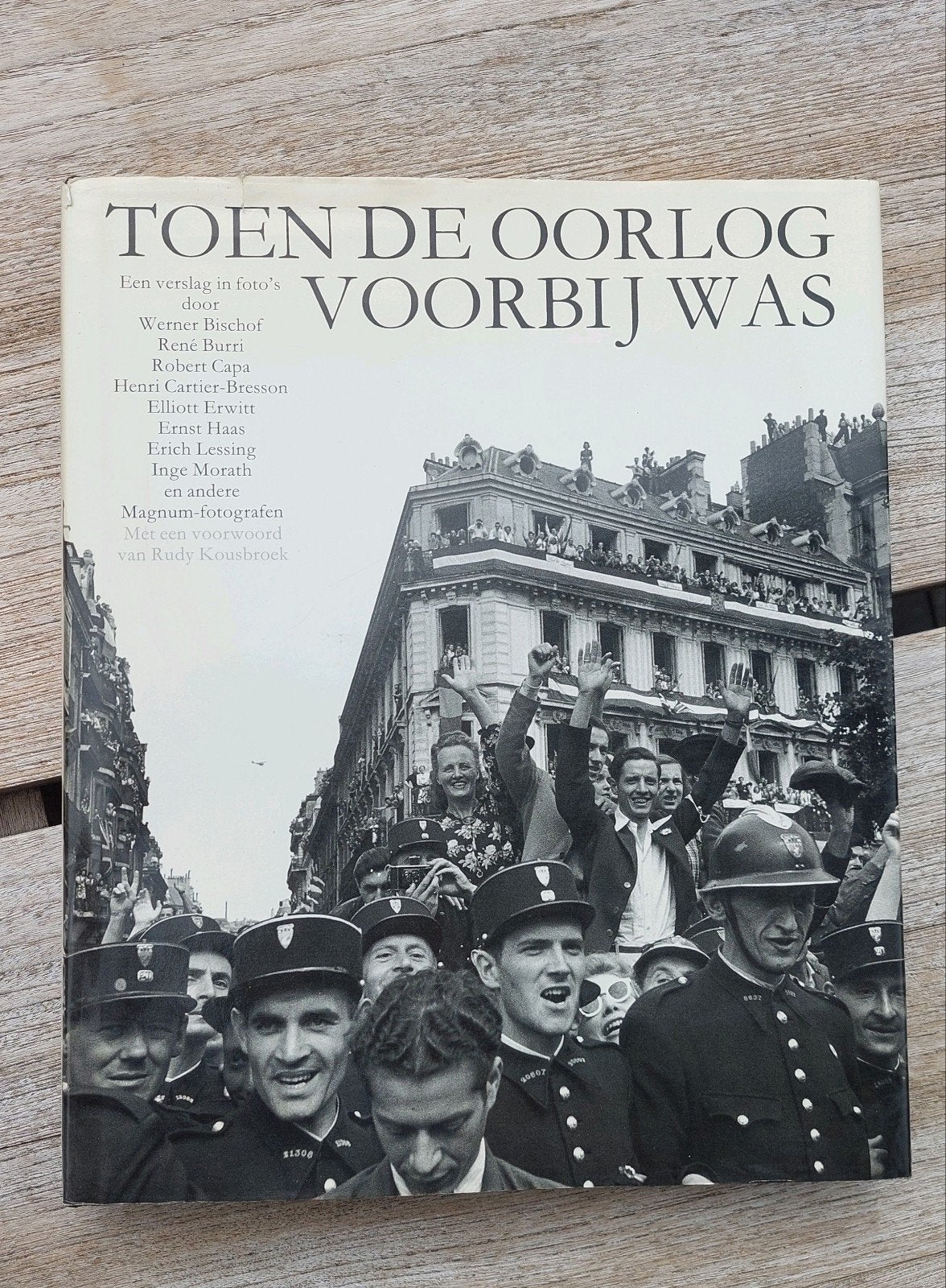 Boek 1985 Toen de oorlog voorbij was Magnum Fotografen, Ophalen of Verzenden, Gelezen