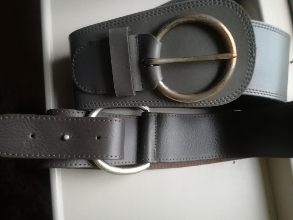 Riemen 2 stuks. Een grijs 1taupe., Overige kleuren, Echt leder, Ophalen of Verzenden, 90 tot 100 cm