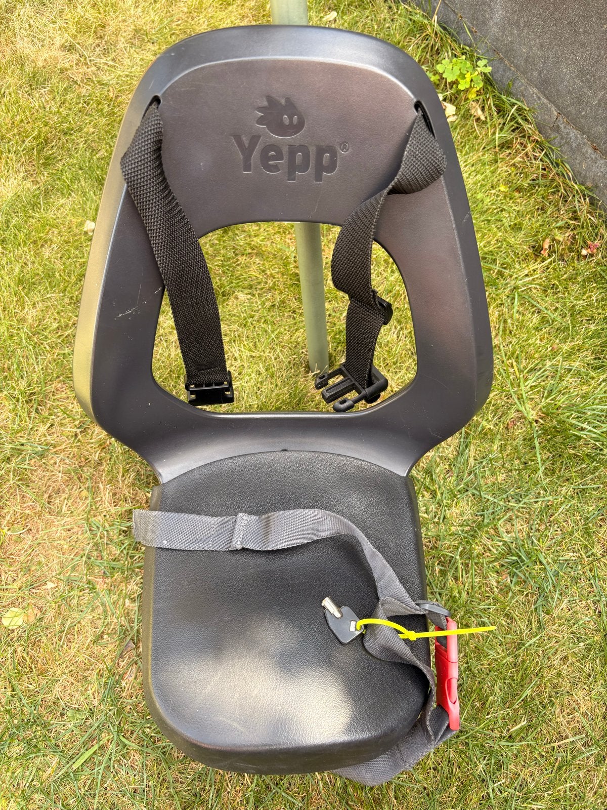 Yepp junior achterzitje met slot, voetsteuntjes, opzetdrager, Ophalen, Achterzitje, 22 t/m 36 kg, Gebruikt