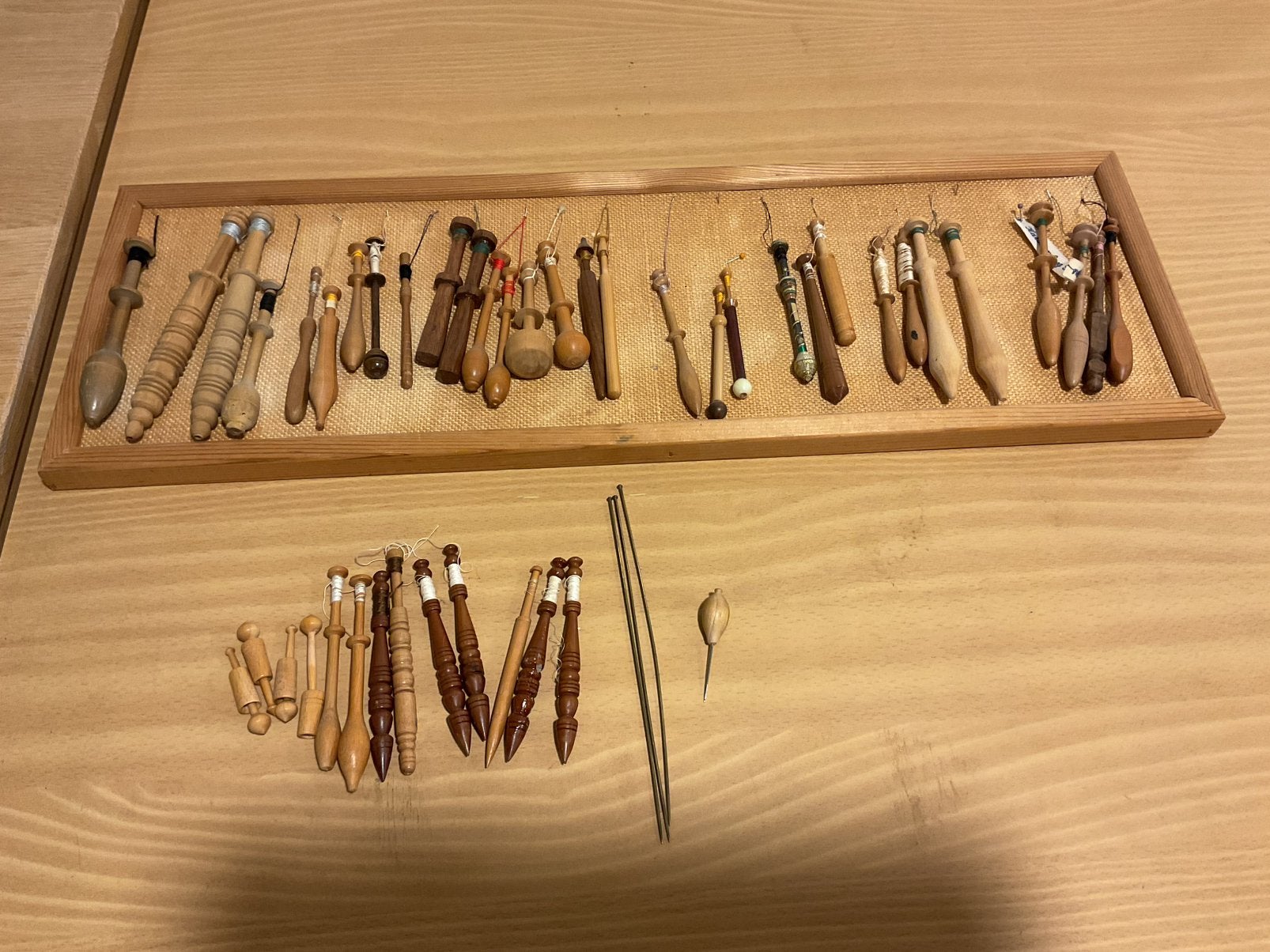 Kantklos bord met losse klosjes erbij, Hobby en Vrije tijd, Ophalen, Gebruikt, Klos(sen)