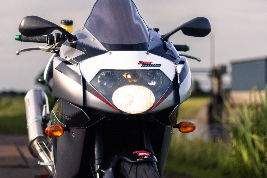 Prachtige Aprilia RSV Mille Tuono, Motoren, Motoren | Aprilia, Particulier, Super Sport, meer dan 35 kW, 2 cilinders, Gebruikt