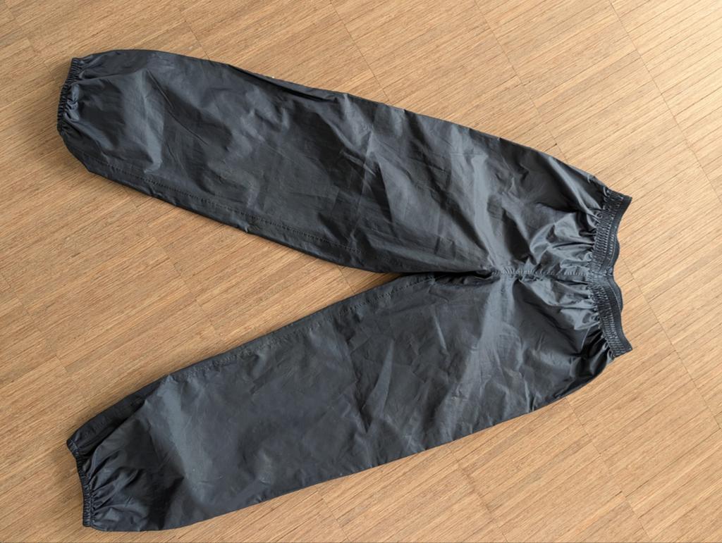 Quechua Regenbroek 8/9 jaar, Ophalen, Zo goed als nieuw, Jongen of Meisje, Broek