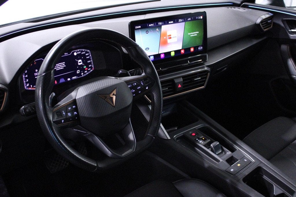 CUPRA Leon 1.5 eTSI | PDC | Apple CarPlay | Stuurverwarming, Auto's, Cupra, Zwart, 4 cilinders, Leon, Leder en Stof