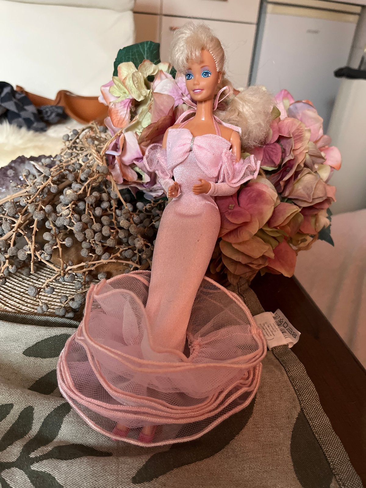Vintage Barbie pop in roze avondjurk, Kinderen en Baby's, Ophalen of Verzenden, Gebruikt, Barbie