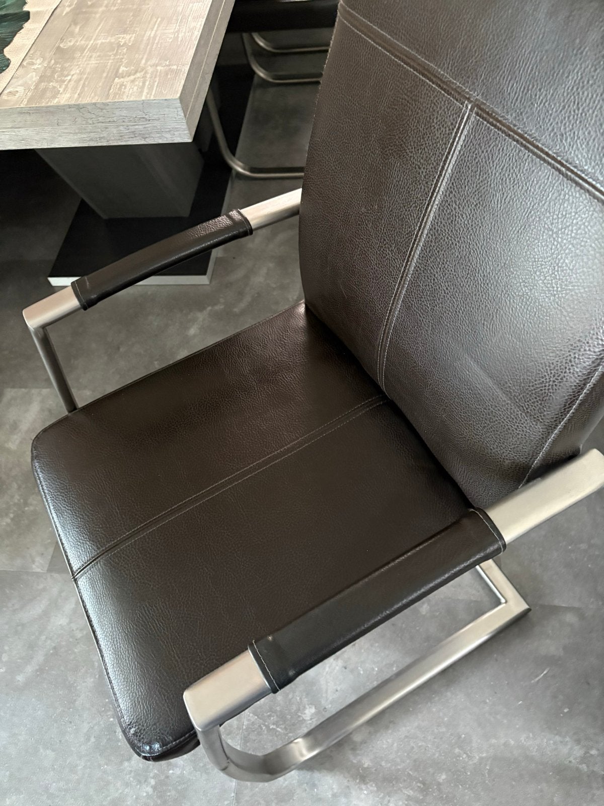 H&H Eetkamerstoelen - Bruin leer met metalen frame, Huis en Inrichting, Ophalen, Gebruikt, Bruin, Leer