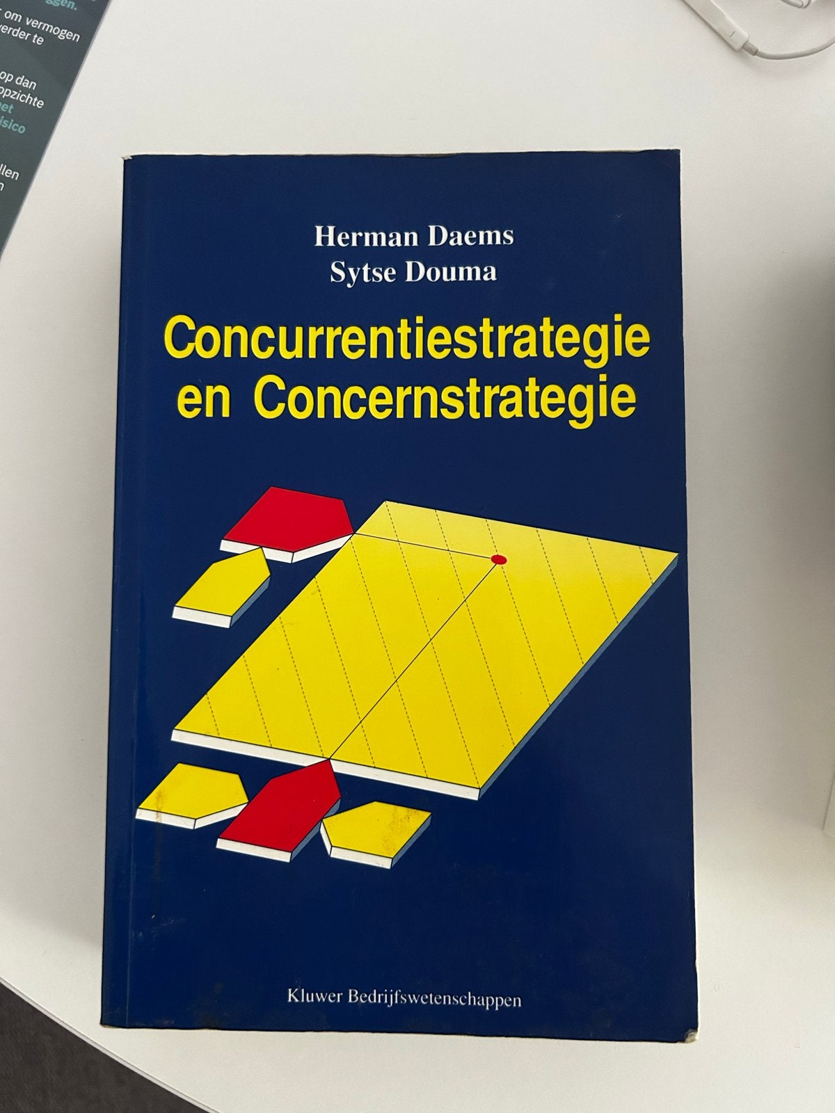Concurrentiestrategie en Concernstrategie - Daems & Douma, Ophalen of Verzenden, Gelezen, Economie en Marketing