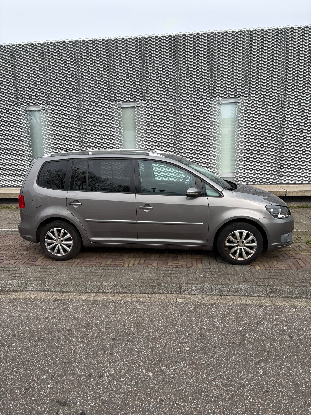 Volkswagen Touran 1.2 TSI 77KW BMT 7P 2011 Grijs, Auto's, Voorwielaandrijving, 4 cilinders, 7 stoelen, Origineel Nederlands